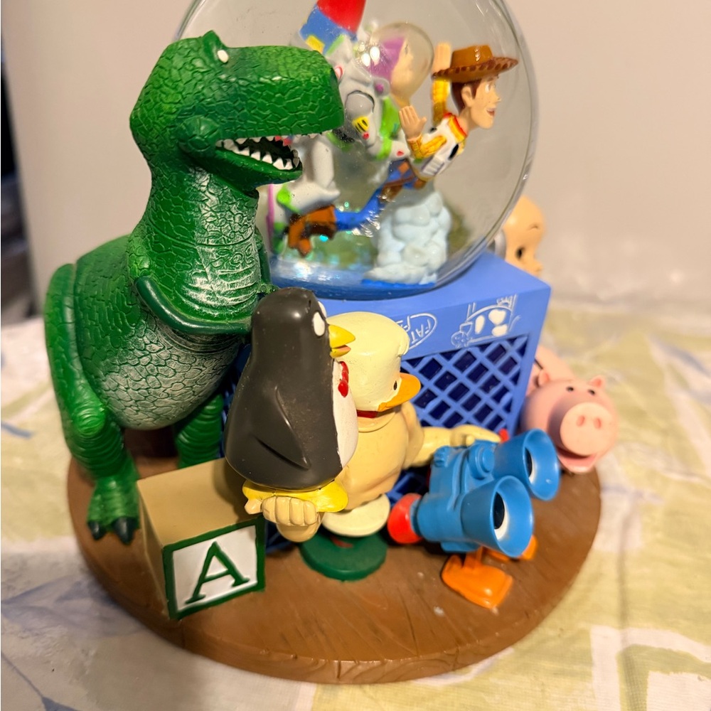Toy Story Character Snow Globe with Woody and Friends - Picture 5 of 14